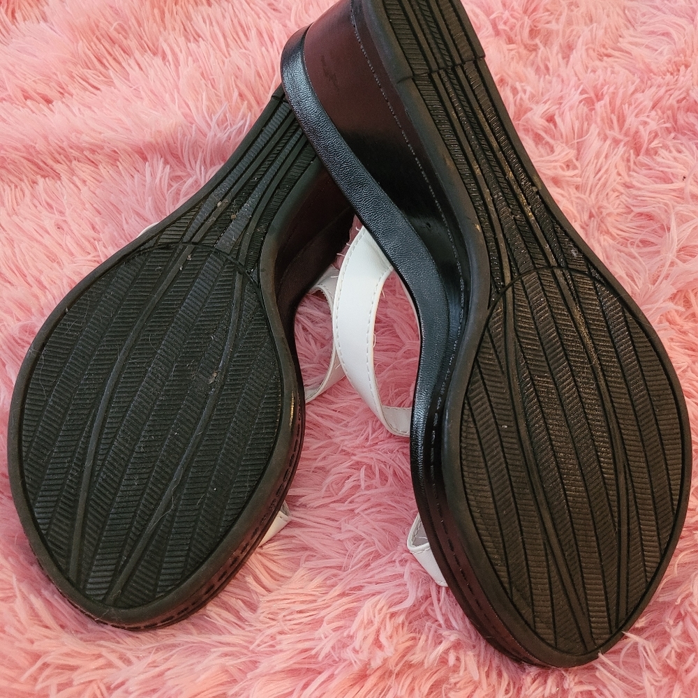 Sandals - Picture 7 of 7